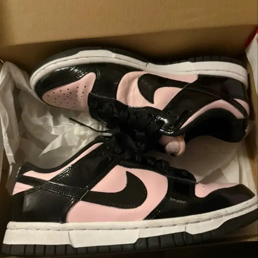 [BUNJANG] Nike Women's Dunk Low Essential Pink Foam Black / (우먼) 나이키 덩크 로우 에센셜 핑크 폼 블랙 230