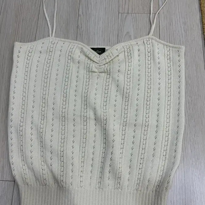 [BUNJANG] The Barnet Sleeveless Top / 더바넷 슬리브리스