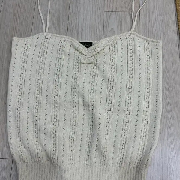 [BUNJANG] The Barnet Sleeveless Top / 더바넷 슬리브리스