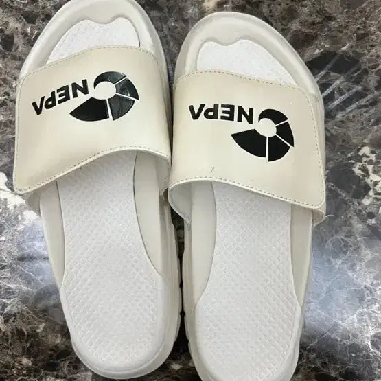 [BUNJANG] Nepa White Slippers 260 / 네파 화이트 슬리퍼 260
