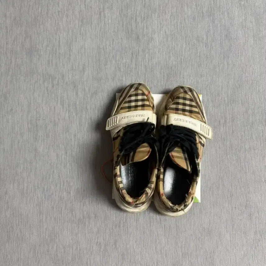[BUNJANG] Burberry Sneakers / 버버리 스니커즈