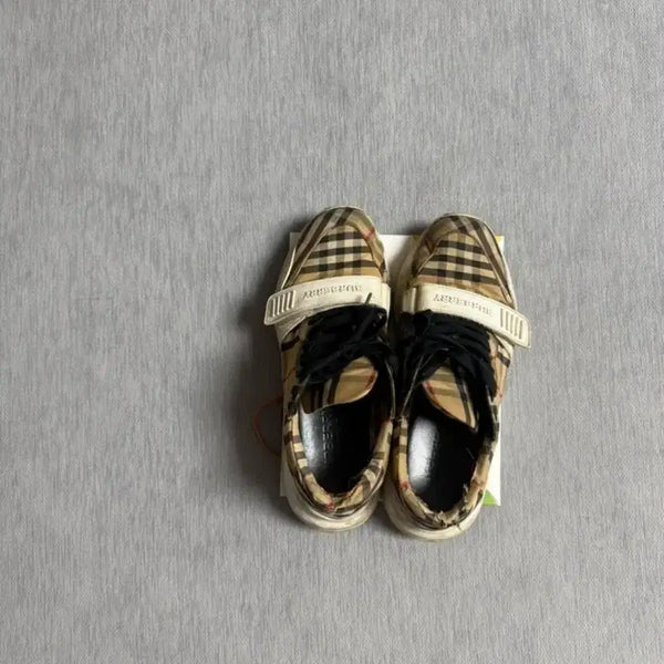 [BUNJANG] Burberry Sneakers / 버버리 스니커즈