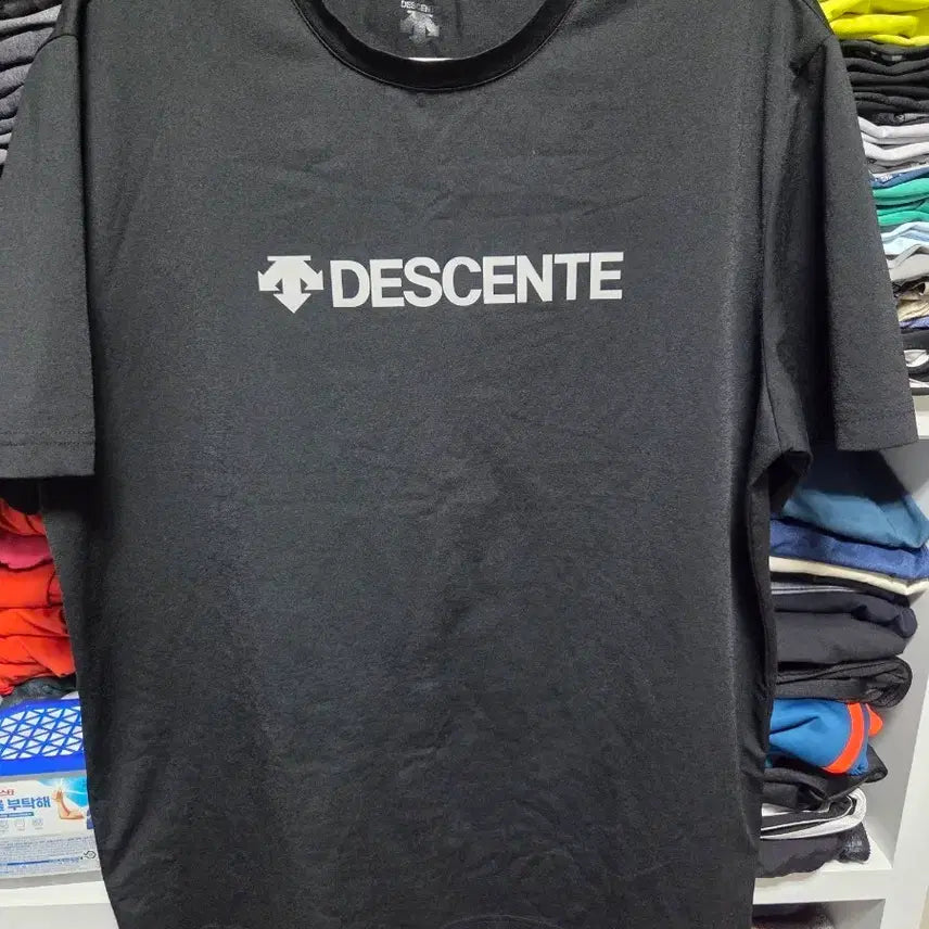 [BUNJANG] Descente Black Short Sleeve T-Shirt Size 105 / 데상트 반팔티 블랙105