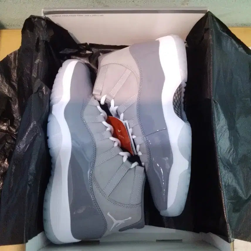 [BUNJANG] Air Jordan 11 Retro Cool Grey 2021 Size 275 / 조던 11 레트로 쿨 그레이 2021 275사이즈