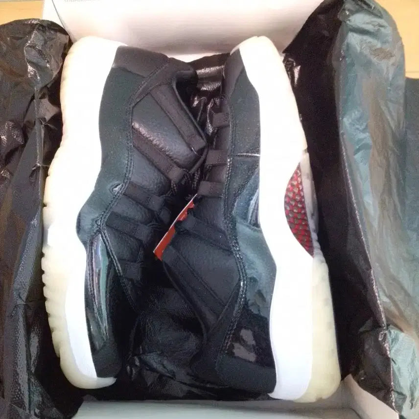 [BUNJANG] Air Jordan 11 Retro Low 72-10 (Size 275) / 조던 11 레트로 로우 72-10 275사이즈