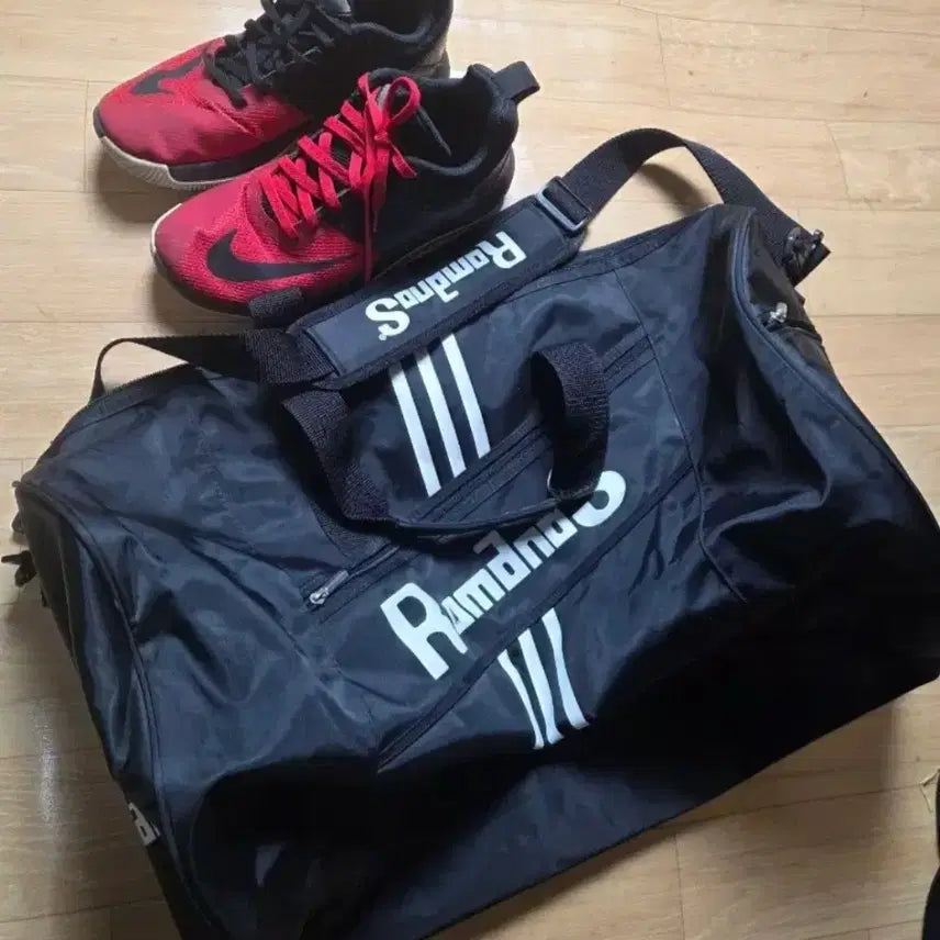 [BUNJANG] Nike Basketball Shoes & Adidas Hip Pack Set (Size 270) / 나이키 농구화 빨강/검정 & 아디다스 힙색 세트270. 나이키 농구화 . 스포츠가방. 일괄.실사용5회.상태좋아요