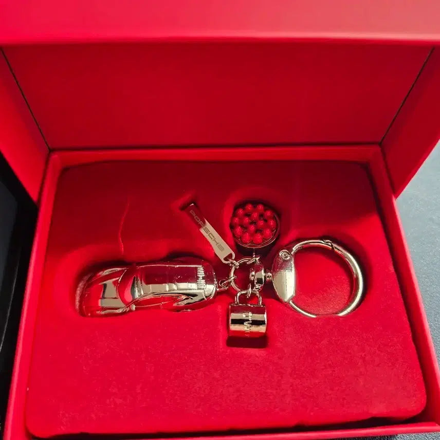 [BUNJANG] A TWOSOME Place x Porsche Keyring Silver / 투썸 포르쉐 키링 실버
