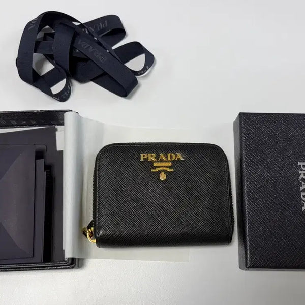 [BUNJANG] Prada Saffiano Bi-Fold Wallet Black Gold / 프라다 금장 사피아노 반지갑 블랙(박스 포함)