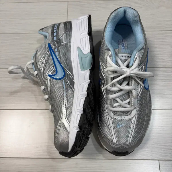 [BUNJANG] Nike Initiator Women's Metallic Silver Ice Blue 240mm / 나이키 이니시에이터 240 메탈릭 실버 아이스블루 거의 새상품