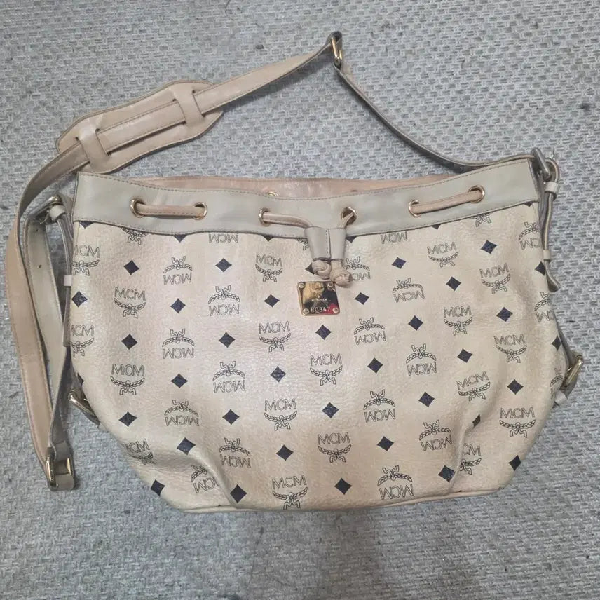 [BUNJANG] MCM Visetos Bucket Bag Crossbody Beige / 성주택 정품) MCM 비세토스 버킷백 크로스백 베이지