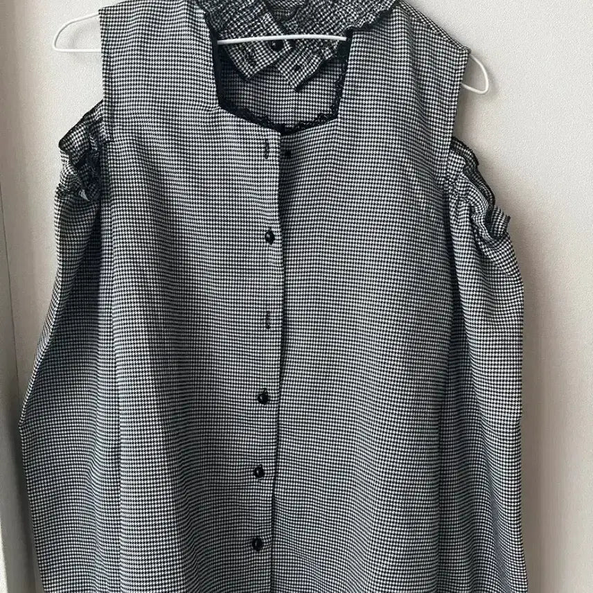 [BUNJANG] Mazu Gingham Check Off-Shoulder Blouse / 마즈 깅엄체크 오프숄더 블라우스 양산형 지뢰계