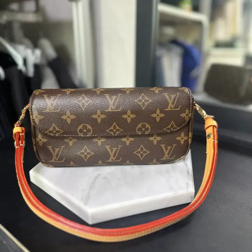 [BUNJANG] Louis Vuitton Wallet on Chain Monogram Ivy Clutch Bag / 루이비통 월릿 온 아이비 모노그램