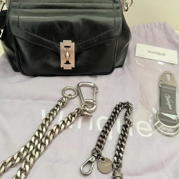 [BUNJANG] Vunque OCAM Two Cargo Frame Shoulder Bag (with Chain) / 분크 오캄 두 카고 프레임 숄더(체인 포함)