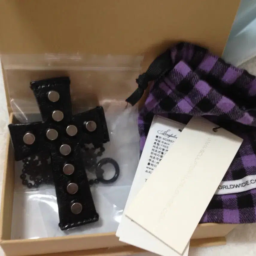 [BUNJANG] Sculptor Cross Stud Strap Wallet Black / Cross Stud Strap Wallet Black(스컬프터 지갑)
