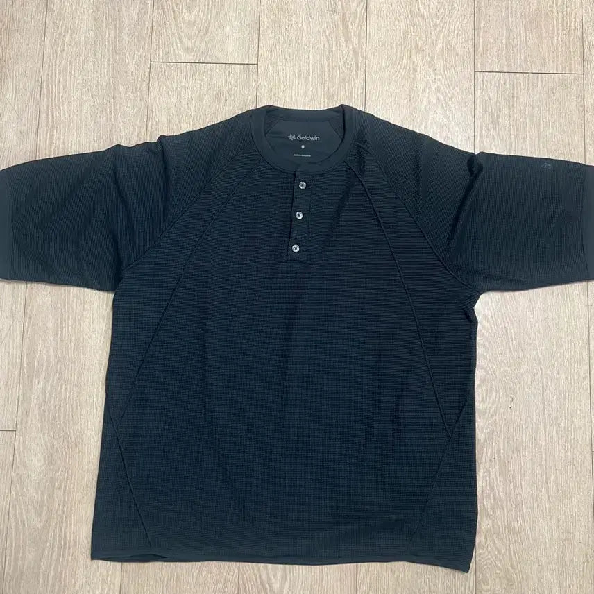 [BUNJANG] Goldwin Waffle Henley Neck T-Shirt Black Size 4 / 골드윈 와플 헨리넥 티셔츠 블랙 4사이즈