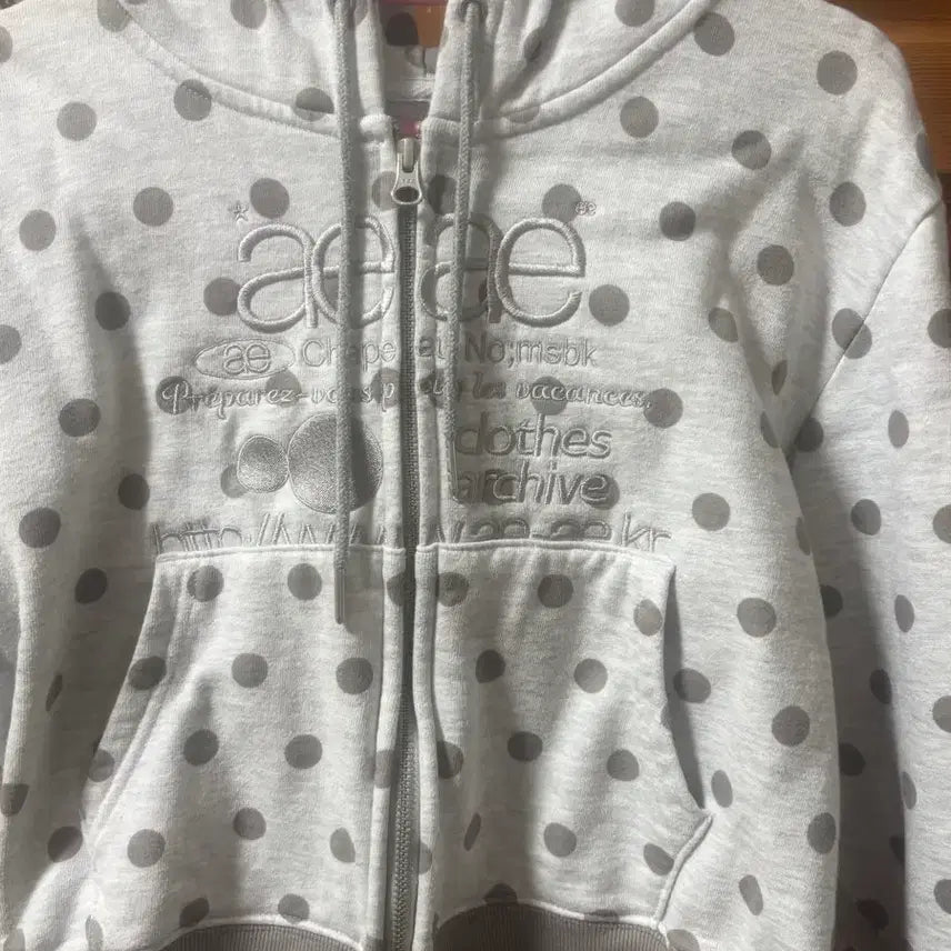 [BUNJANG] Aeiou Dot Logo Crop Hood Zip Up [Dot Light Grey] / 에이이에이이 도트 로고 후드집업 WEB LOGO CROP HOOD ZIP UP [DOT LIGHT GREY]