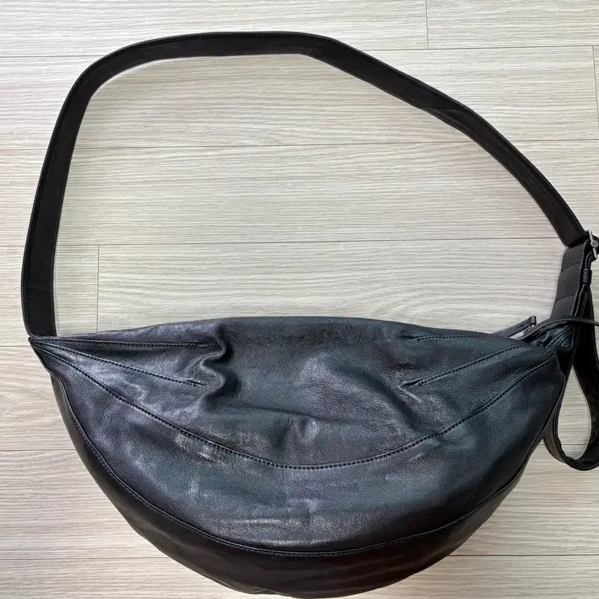 [BUNJANG] Acne Studios Leather Arc Bag Medium / 유스 아크백 미디움 Medium Leather Arc Bag