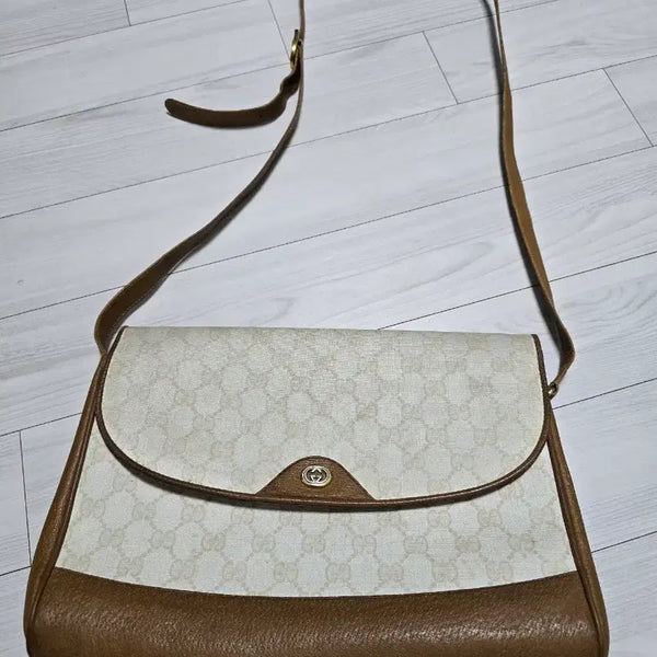 [BUNJANG] Gucci Vintage Authentic Crossbody Bag / 구찌 크로스백  빈티지 정품 운포