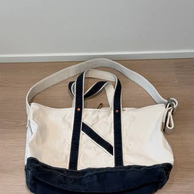 [BUNJANG] Nicehess Messenger Bag Ivory/Navy / 나이스네스 메신저 아이보리/네이비