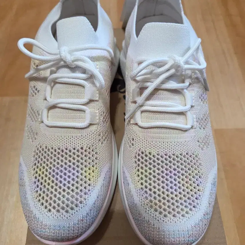 [BUNJANG] Sixmars Women's White Sneakers Size 240 / Sixmars 여자 화이트 스니커즈 240