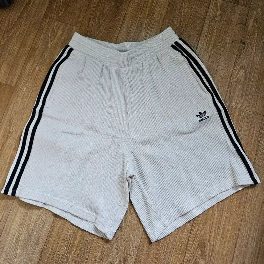 [BUNJANG] Adidas Adicolor Waffle Shorts M / 아디다스 아디컬러 와플 팬츠 반바지 M