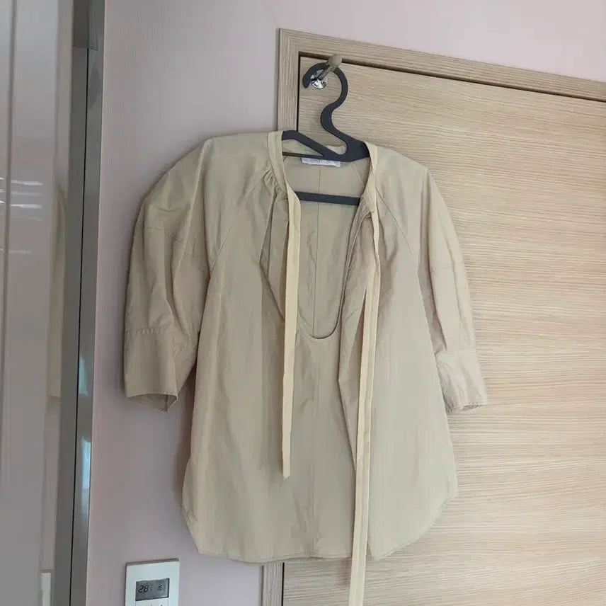 [BUNJANG] Chloe Beige Blouse / 끌로에 베이지 블라우스