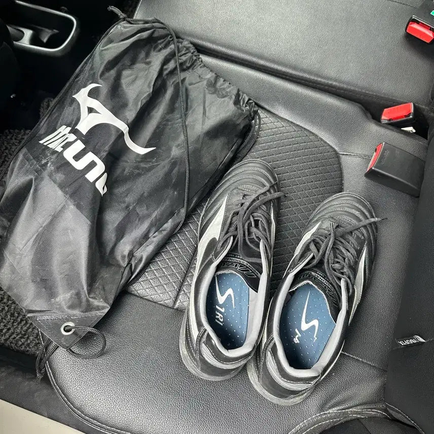 [BUNJANG] Mizuno Indoor Futsal Cleats (Size 260-265) with Shoe Bag and BMG Insoles / 미즈노 풋살화 260~265