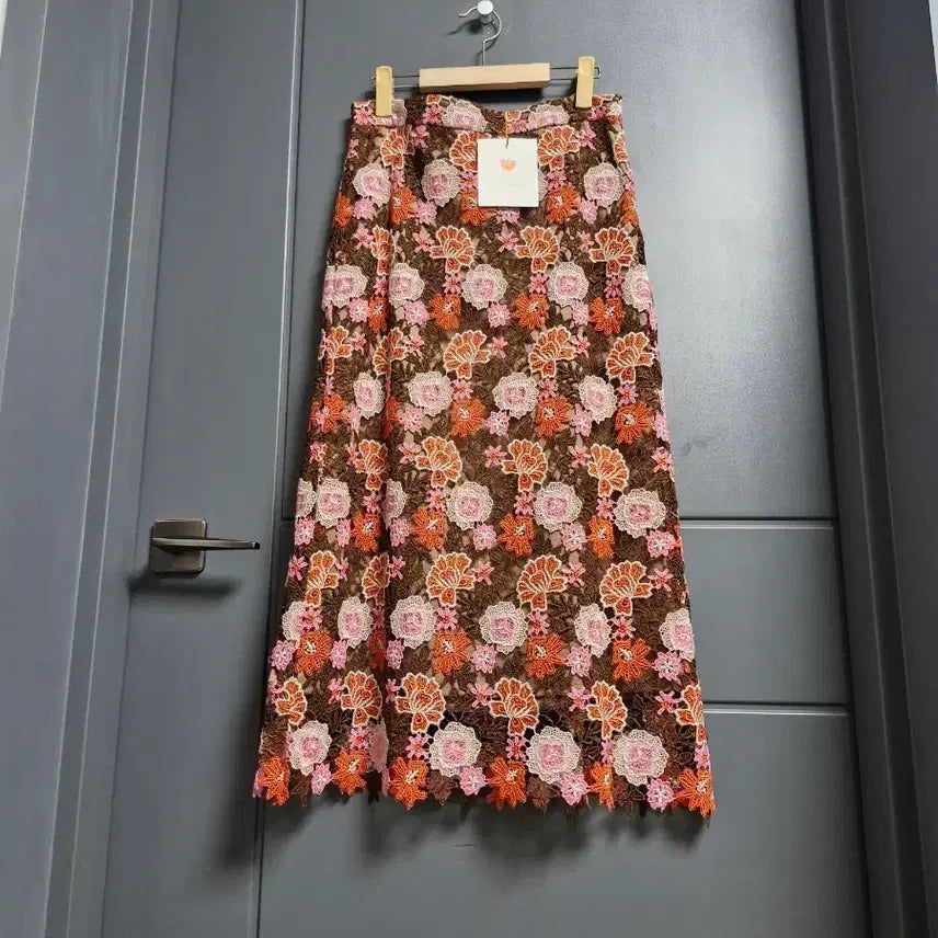 [BUNJANG] Embroidered Lace Floral Long Skirt / 고가 자수 레이스 플로럴 레이스 롱 스커트  29ㅡ30 인치 초강추