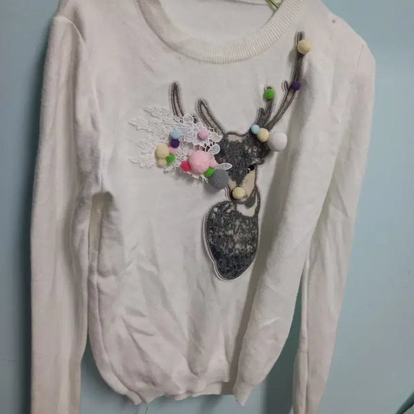 [BUNJANG] Knit Sweater with Deer Character Detail / 여성 케주