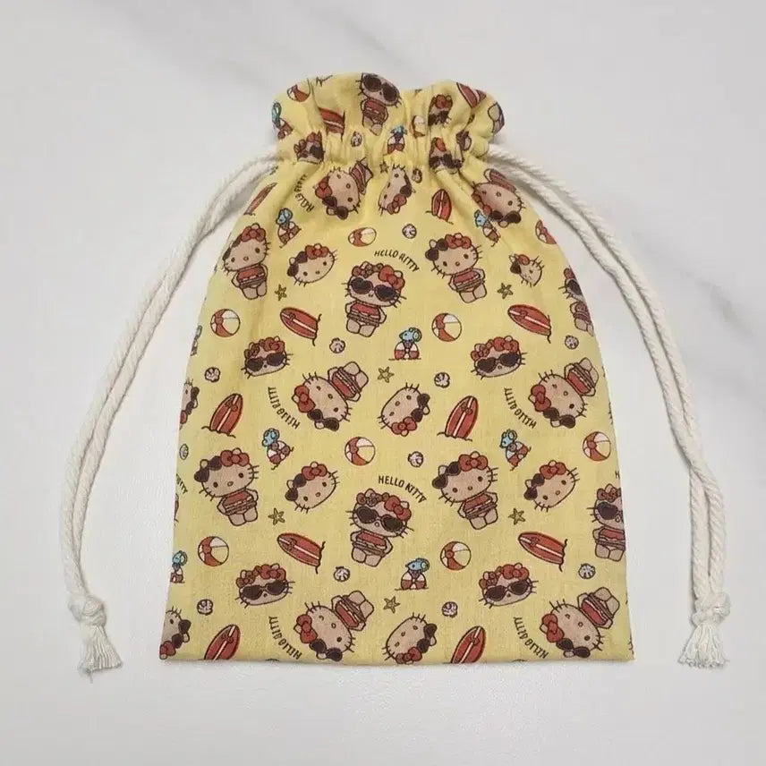[BUNJANG] Hello Kitty Tanning Drawstring Pouch (Summer) / 태닝헬로키티 복조리파우치(썸머)