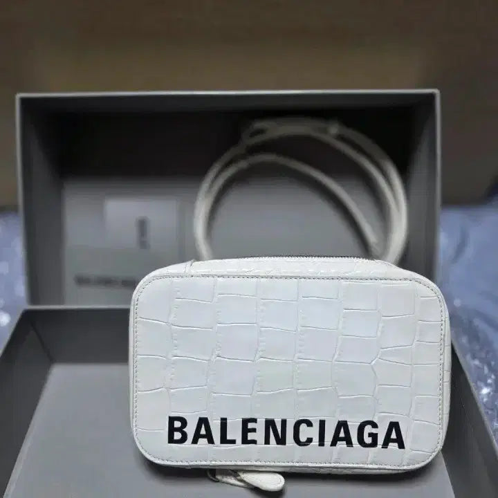 [BUNJANG] Balenciaga Crocodile Crossbody Bag / [정품] 발렌시아가 크로커다일 크로스백