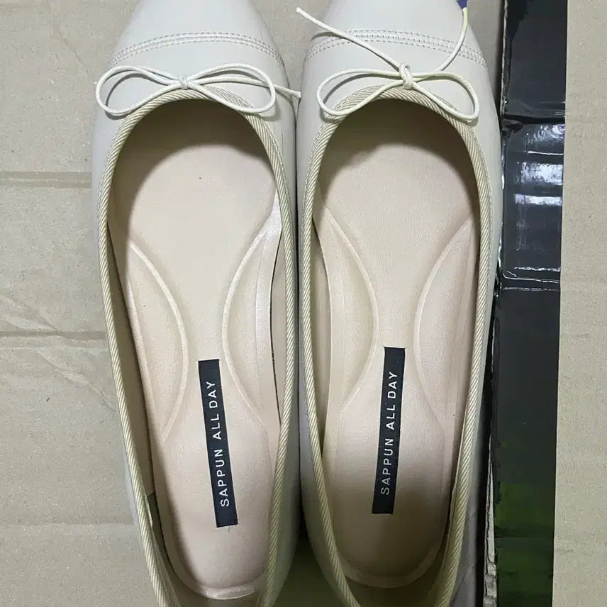 [BUNJANG] Sappun Flat Shoes Beige Size 255 / 무배)사뿐 플랫슈즈 베이지 255