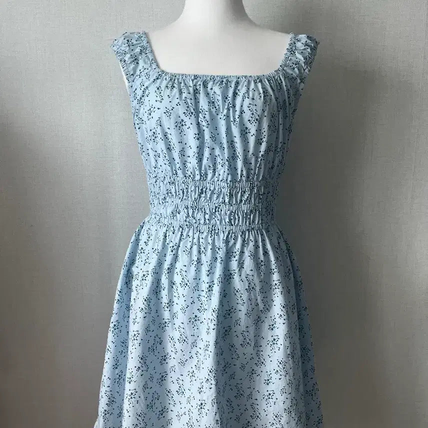 [BUNJANG] Uniqlo Floral Shirring Mini Sleeveless Dress / 유니클로 잔꽃셔링 미니 나시원피스
