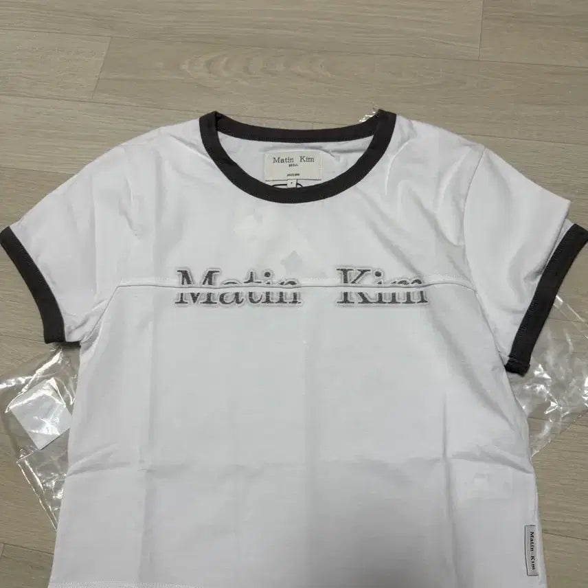 [BUNJANG] Matinkim Cutted Logo Ringer Crop T-Shirt White / (W) 마뗑킴 커티드 로고 링거 크롭 탑 반팔 티셔츠 화이트