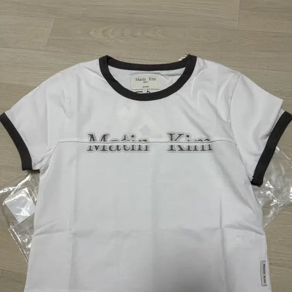 [BUNJANG] Matinkim Cutted Logo Ringer Crop T-Shirt White / (W) 마뗑킴 커티드 로고 링거 크롭 탑 반팔 티셔츠 화이트