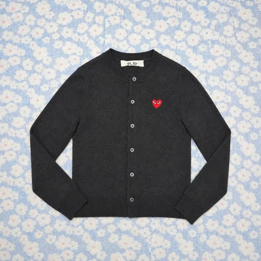 [BUNJANG] Comme des Garçons Play Red Heart Emblem Wool Cardigan Charcoal S / 꼼데가르송 플레이 레드와펜 울 가디건 차콜 S
