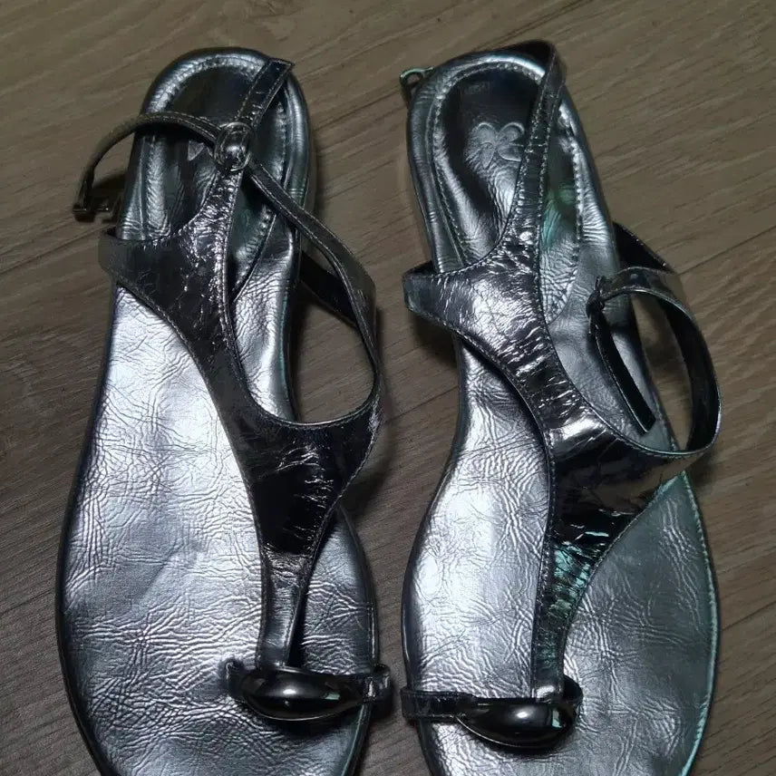 [BUNJANG] Kang Ja Mae Silver Strap Sandals / 강자매 실버 스트랩 샌들