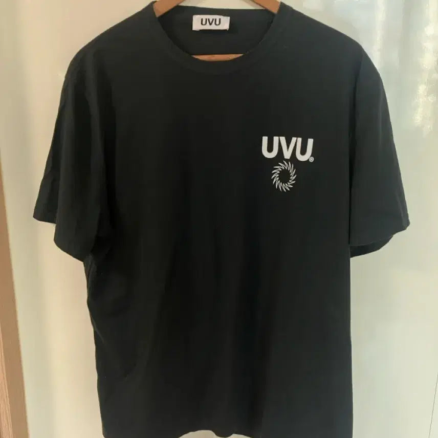 [BUNJANG] UVU Insignia T-Shirt Black L / UVU 인시그니아 티셔츠 블랙 L 거의 새상품