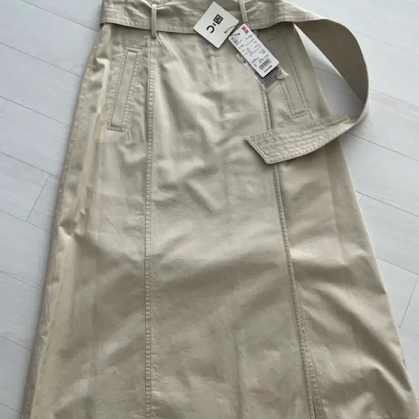 [BUNJANG] Uniqlo Belted Flare Skirt - Beige, Size S / 유니클로 벨티드 플레어 스커트 S