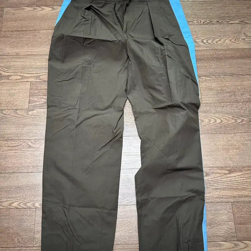 [BUNJANG] Valentino Khaki & Blue Color Blocked Wool Slacks - Size 50 / 발렌티노 팬츠 카키 블루 배색 슬랙스 50사이즈 (32-34)