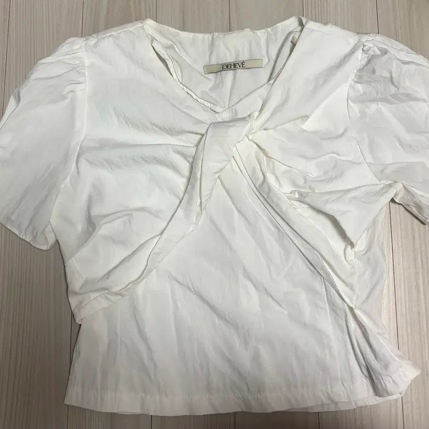 [BUNJANG] DEVE TWISTED BREEZE BLOUSE WHITE / 드헤베 트위스트 브리즈 블라우스 화이트