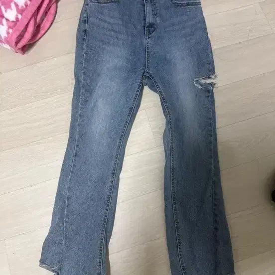 [BUNJANG] Distressed Cut Flare Jeans / 포크레인 컷팅 부츠컷