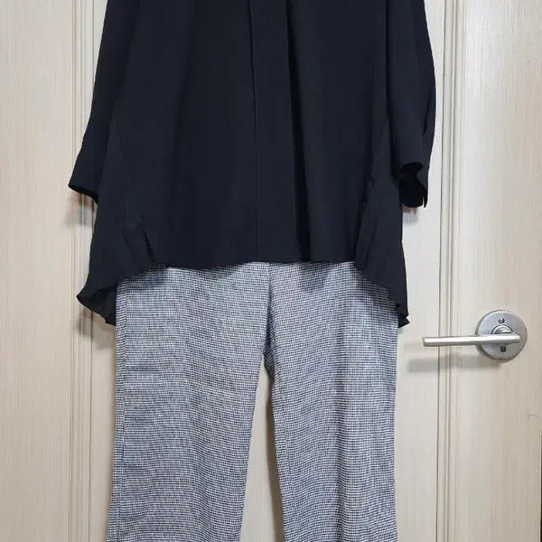 [BUNJANG] MC Pleated Blouse & Carries Note Check Pants / 엠씨 플리츠 블라우스& 캐리스노트 체크팬츠