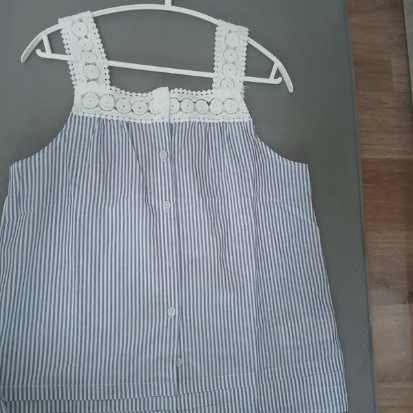 [BUNJANG] Striped Sleeveless Blouse with Lace Trim / 스트라이프 민소매 블라우스 레이스 장식
