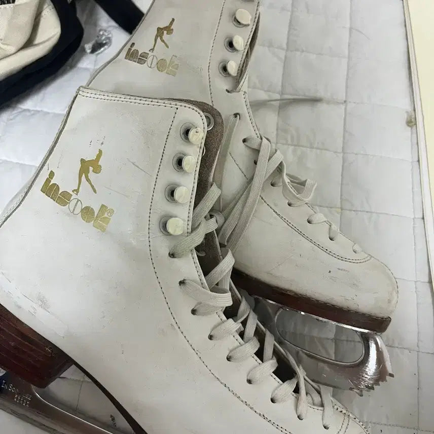 [BUNJANG] Insuks Skates Figure Skates Size 225 / 인숙스케이트 피겨 스케이트화