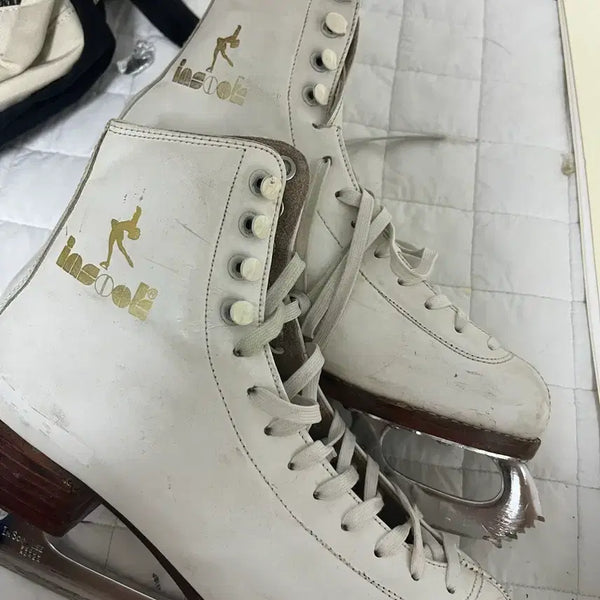 [BUNJANG] Insuks Skates Figure Skates Size 225 / 인숙스케이트 피겨 스케이트화