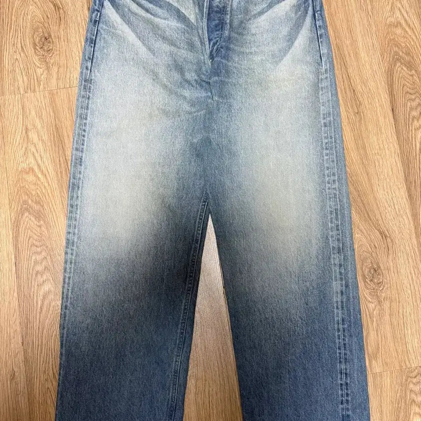 [BUNJANG] Auralee Faded Jeans (Size 32) / 오라리 페이디드 진(32)