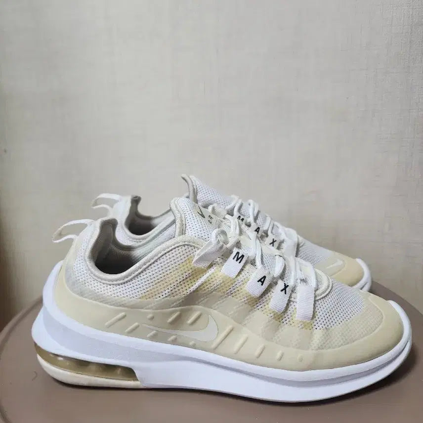 [BUNJANG] Nike Air Max Axis Women's Sneakers White/Yellow Size 235 / >>상태양호>> 나이키 에어맥스 엑시스 235 팝니다