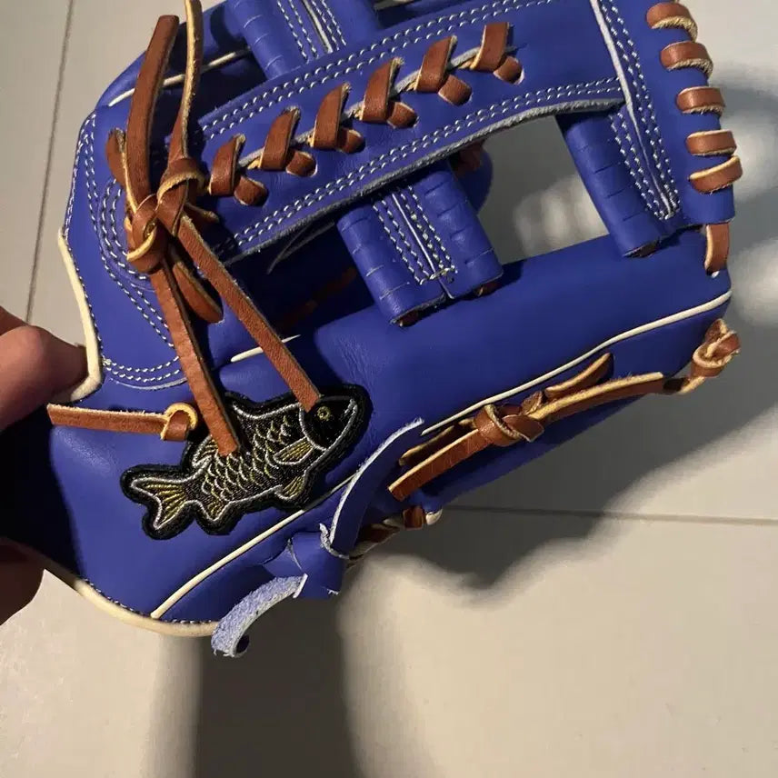 [BUNJANG] Kang's Baseball Glove Blue Fish Patch / 캉스 야구글러브