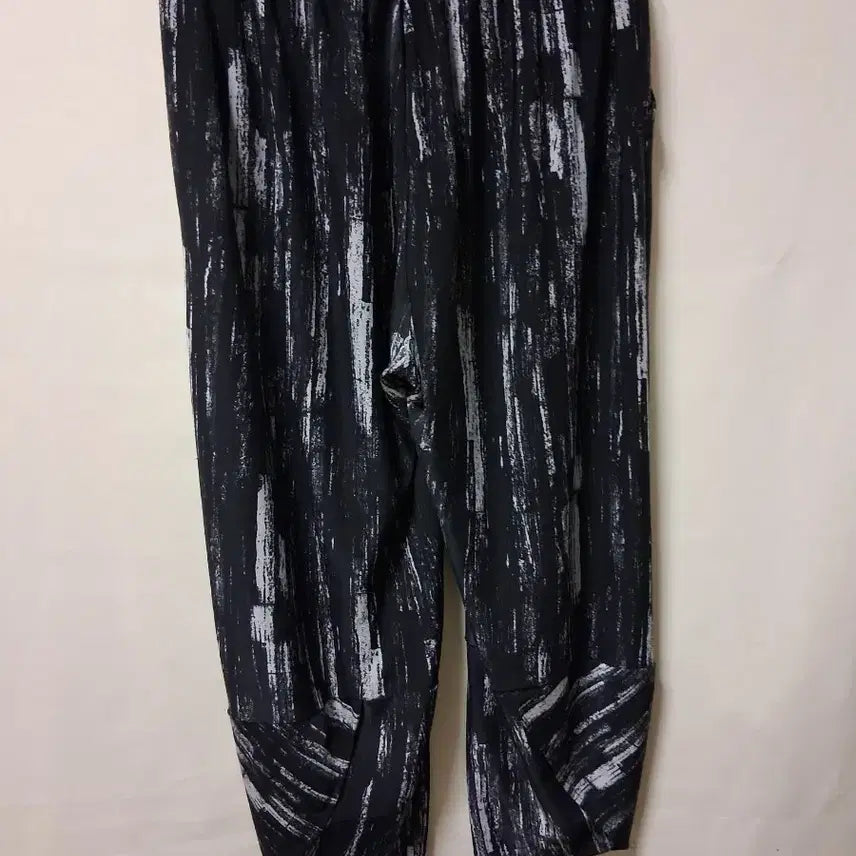 [BUNJANG] Pleated Pants with Black and White Pattern / 플리츠 팬츠 블랙 화이트 패턴 여러개 29 30 32인지 개당